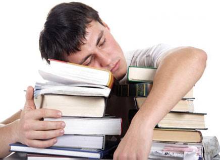 خواب آلودگی هنگام درس خواندن